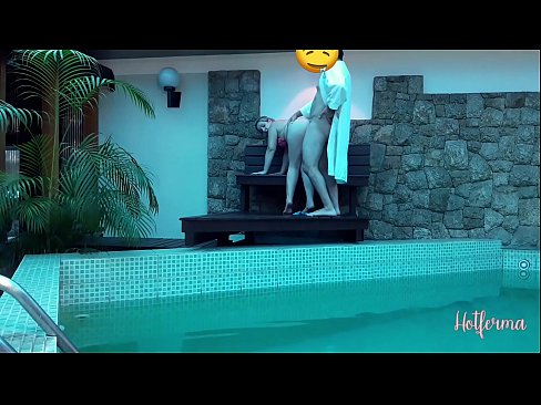 ❤️ O xefe invita a criada á piscina, pero non puido resistirse a un quente ️❌ Vídeo anal en % gl.pornburst.ru %